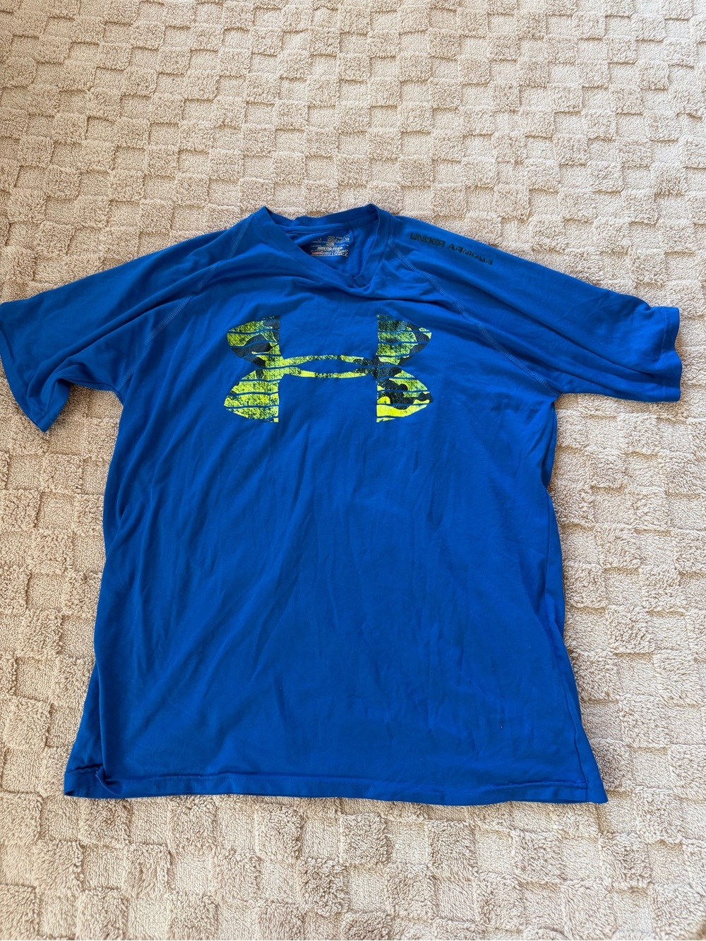 Under Armour HeatGear Men’s Medium Blue Loose Fit Short Sleeve Shirt